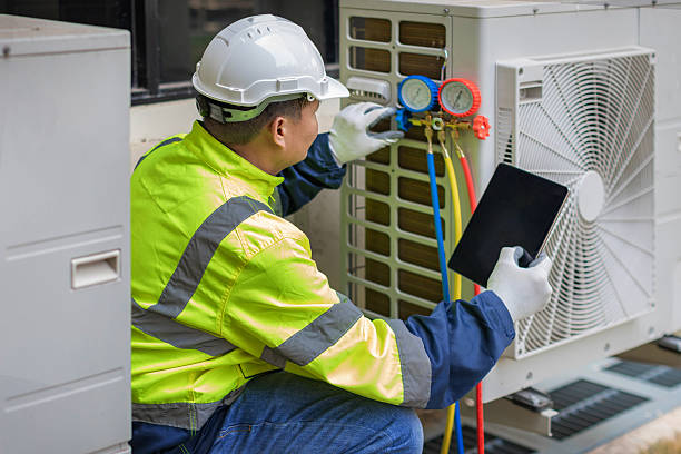 Professional Hvac technician working in Templeton, IN